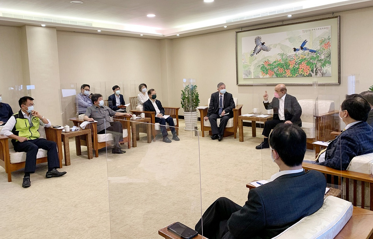 行政院長蘇貞昌今（2）早九時於政院召開防疫應變會議。 圖：行政院提供