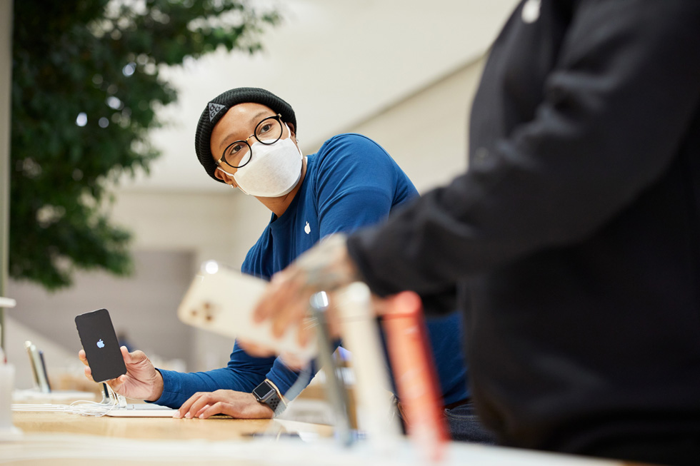 蘋果將測試讓門市人員居家辦公。 圖：翻攝自Apple