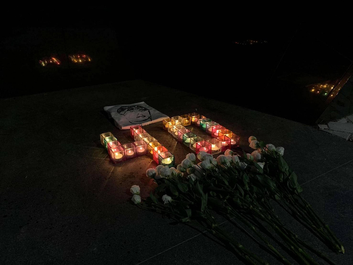 台灣大學研究生協會、台灣大學學生會、陳文成基金會代表共6人獻花。 圖：陳文成基金會提供