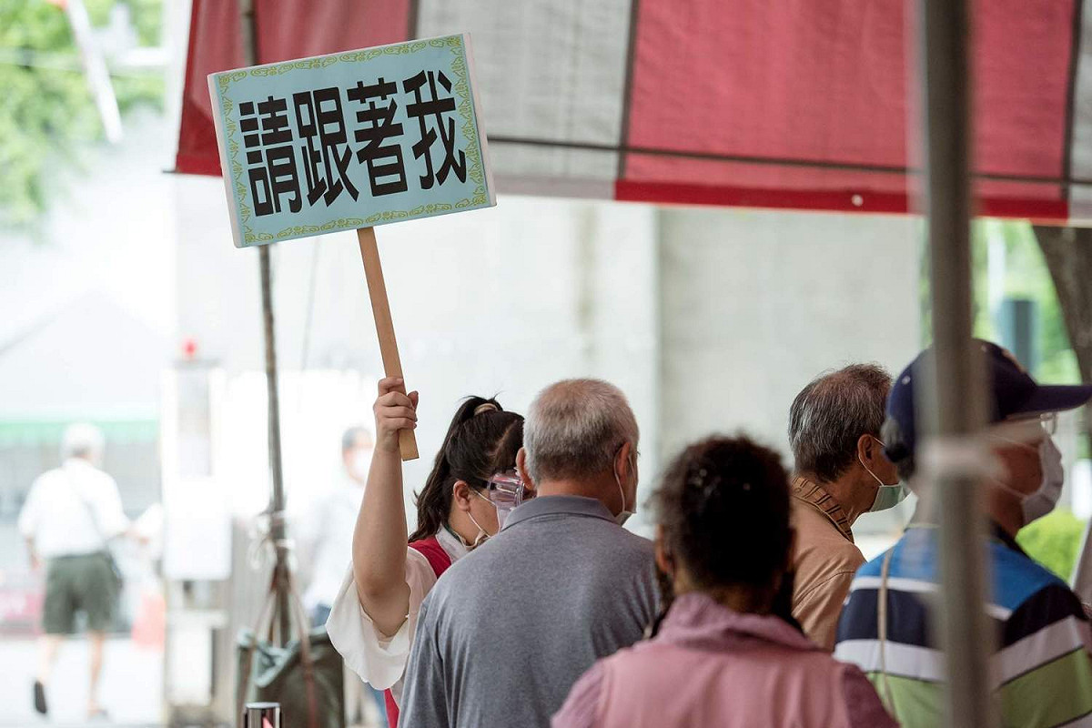 嘉義市7日起受理70歲以上第二階段莫德納疫苗施打。 圖：嘉義市政府/提供