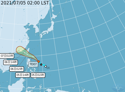 熱帶性低氣壓1002百帕，今天凌晨2時位置在鵝鑾鼻東南方940公里的海面上，向西北轉西北西移動，有隨時轉強為颱風的可能。 圖：中央氣象局/提供