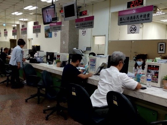 由於全國疫情警戒第三級延長至7月12日止，針對在臺停居留效期即將到期的外來人口，移民署持續實施暫緩臨櫃辦理延期措施。 圖；移民署提供（資料照片）