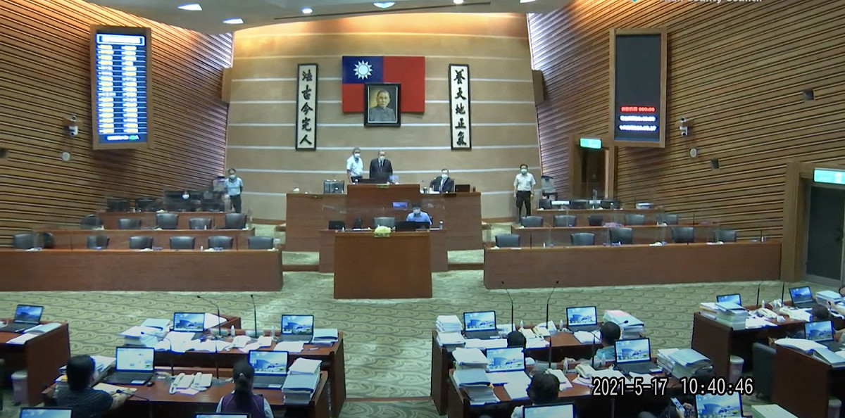 宜蘭縣議會於1日公告，無論12日時全國是否解除三級警戒，都會在13日時復議。圖為宜蘭縣議會5月17日第19屆第5次大會。 圖：翻攝自宜蘭縣議會頻道