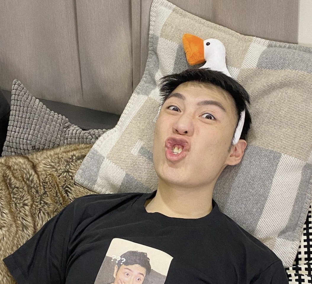 小吳與團隊喜獲百萬訂閱。 圖：翻攝IG／小吳