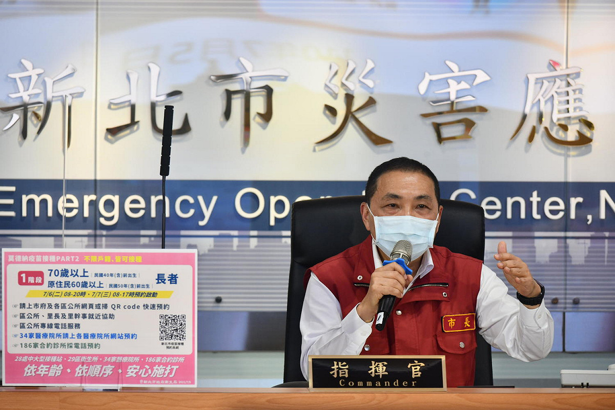 侯友宜呼籲民眾保持低度活動、踴躍篩檢，同時也希望中央盡速採購疫苗，面對疫情變化，大家不能掉以輕心。 圖：新北市政府/提供