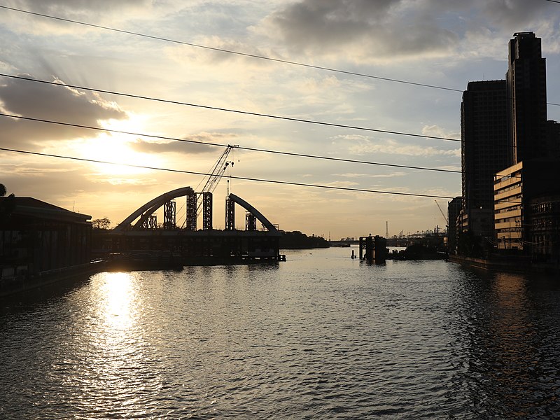 特拉穆羅斯大橋（Binondo-Intramuros Bridge）是中國在菲律賓投資案中屈指可數真的有在動工者 圖：patrickroque01 提供／CC BY-SA 4.0