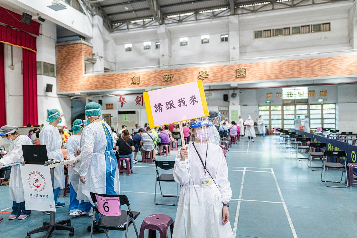 各接種站接種人種人潮踴躍，秩序良好。 圖：桃園市政府/提供