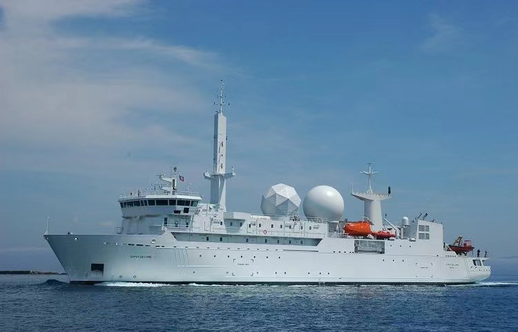 法國海軍「迪皮德洛梅號(Dupuy deLôme,A759)」電子偵察艦。 圖：翻攝央視新聞客戶端微博