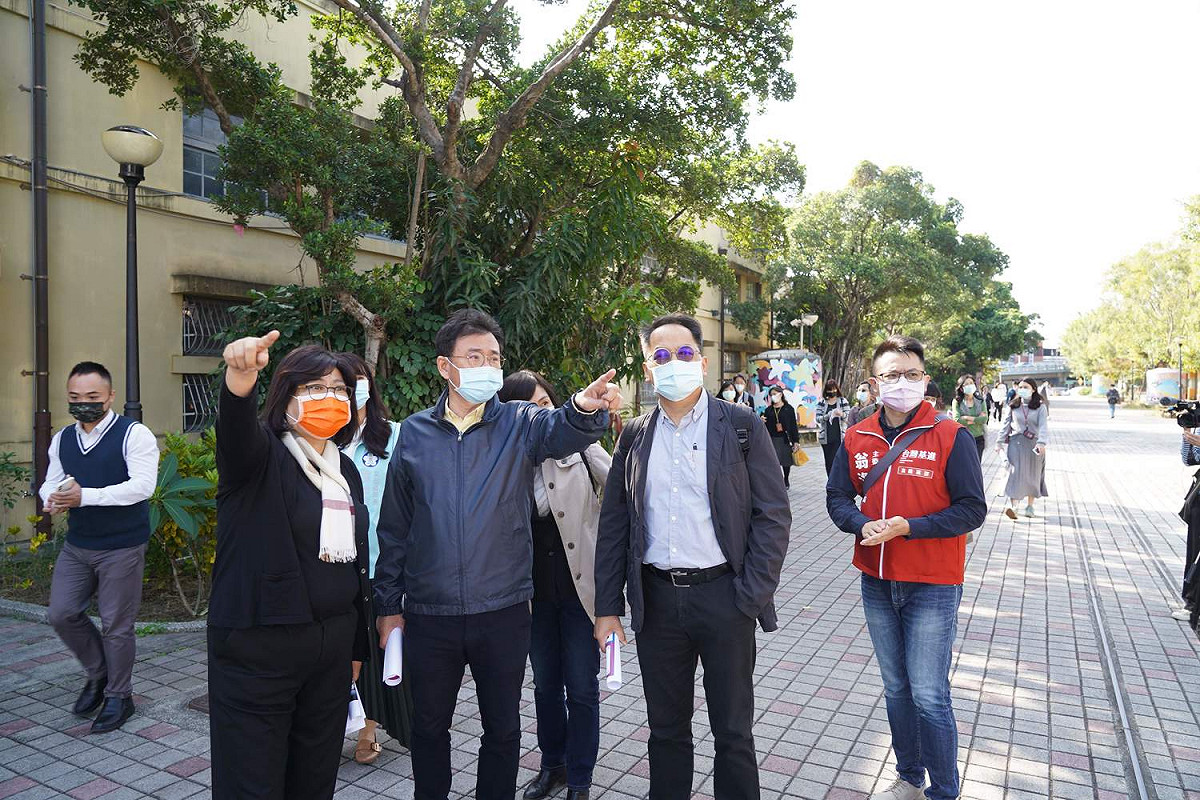 立委王美惠（左二）勘查嘉義文化園區，要求文化部保障進駐廠商權益。 圖：立委王美惠服務處/提供