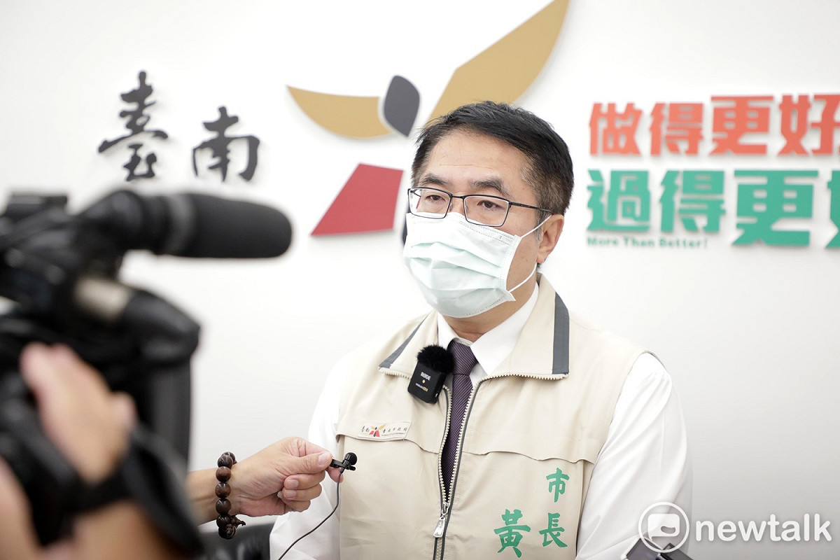 台南市長黃偉哲表示，夜市就是一個大社會的小縮影，而夜市開放與否跟社會7月12日解封與否一樣，是既期待又怕受傷害，市府會選擇性、條件性的開放。 圖：黃博郎／攝