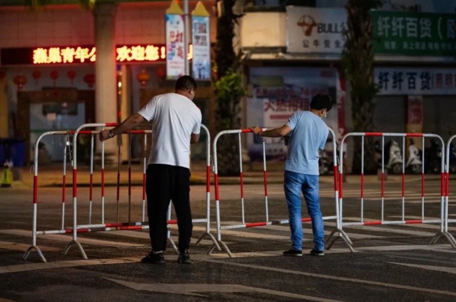 中國的雲南瑞麗新增確診病例15例、無症狀感染者2例，瑞麗主城區實行封閉管理，所有市民居家隔離。 圖 : 翻攝自人民視覺網