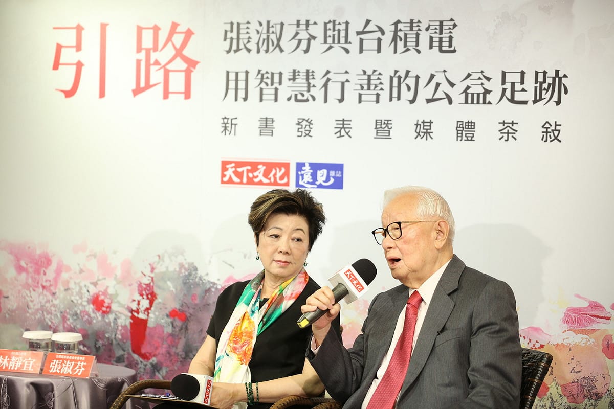 台積電慈善基金會董事長張淑芬攜手愛心廠商，捐贈新北弱勢孩子軟硬體設備 圖：翻攝自新北市教育局