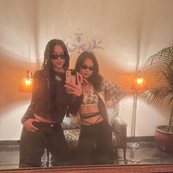 Dua Lipa上傳與Jennie的合照。 圖：翻攝自微博