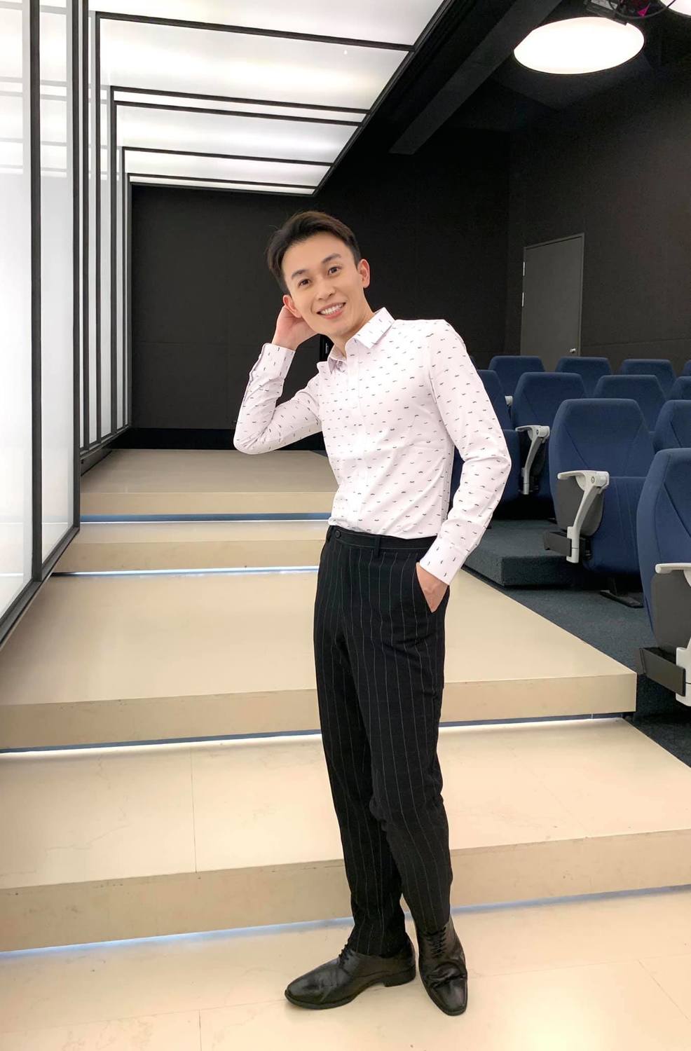 三立新聞台男主播昨已接種莫德納疫苗。 圖：翻攝自黃家緯FB