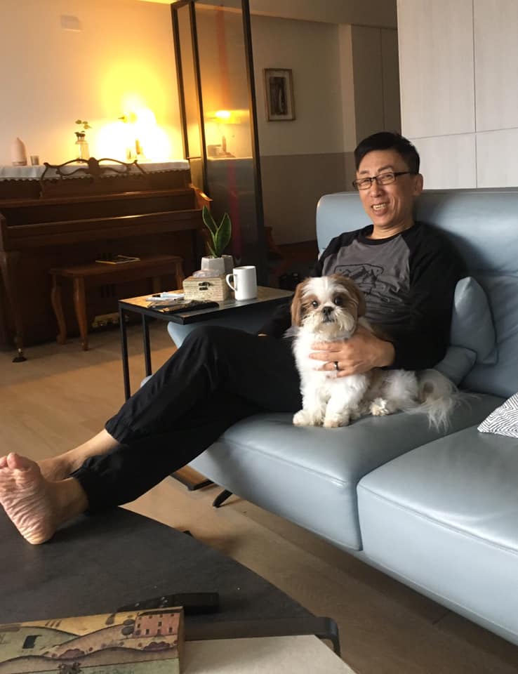 苦苓回嗆，國民黨從「反共」變成「媚共」才是最大的詐騙集團。 圖：翻攝苦苓臉書（資料照）