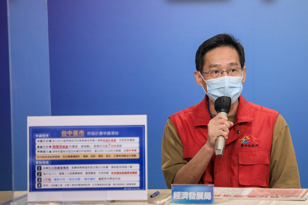 經發局長張峯源說明夜市開放原則。 台中市政府/提供