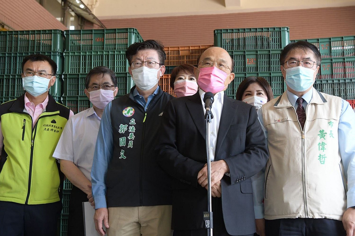 行政院長蘇貞昌今（9）日上午視察芒果外銷檢疫作業及玉井農產冷鏈物流中心前受訪。 圖：行政院提供