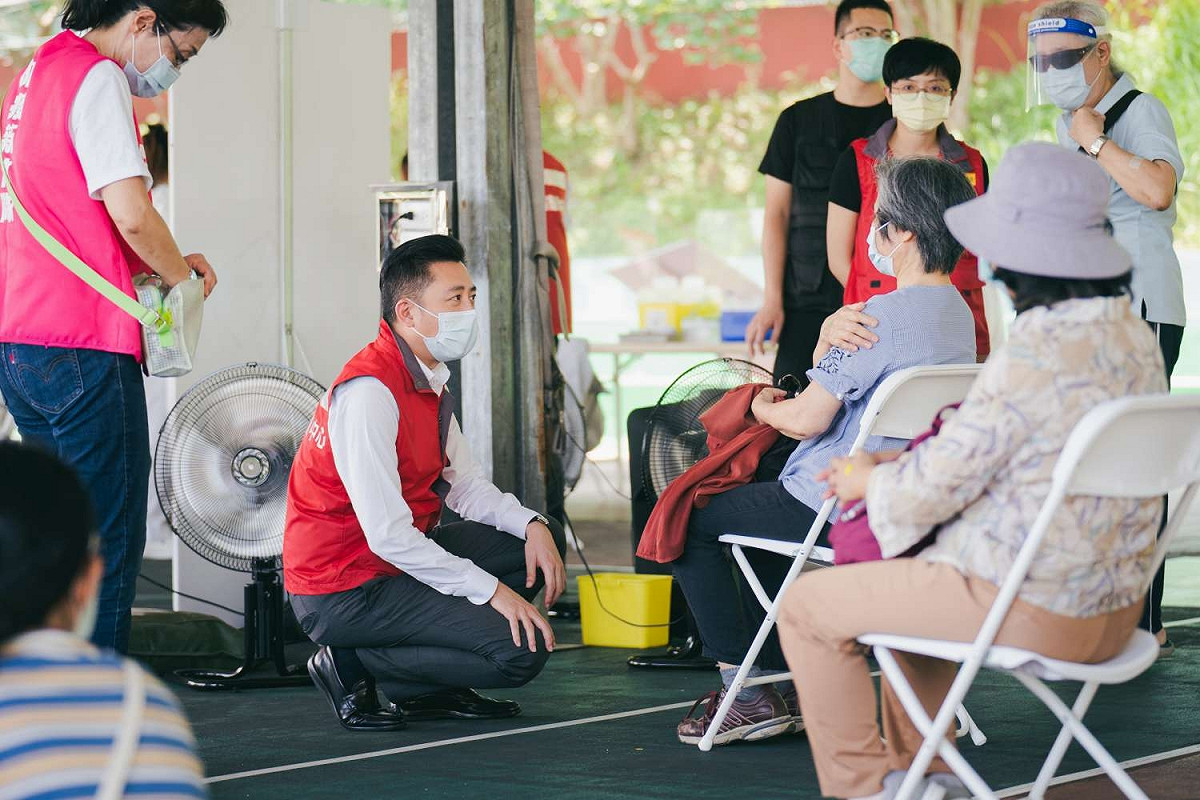 新竹市長林智堅表示，下周三完成65歲以上市民疫苗接種 圖：新竹市政府