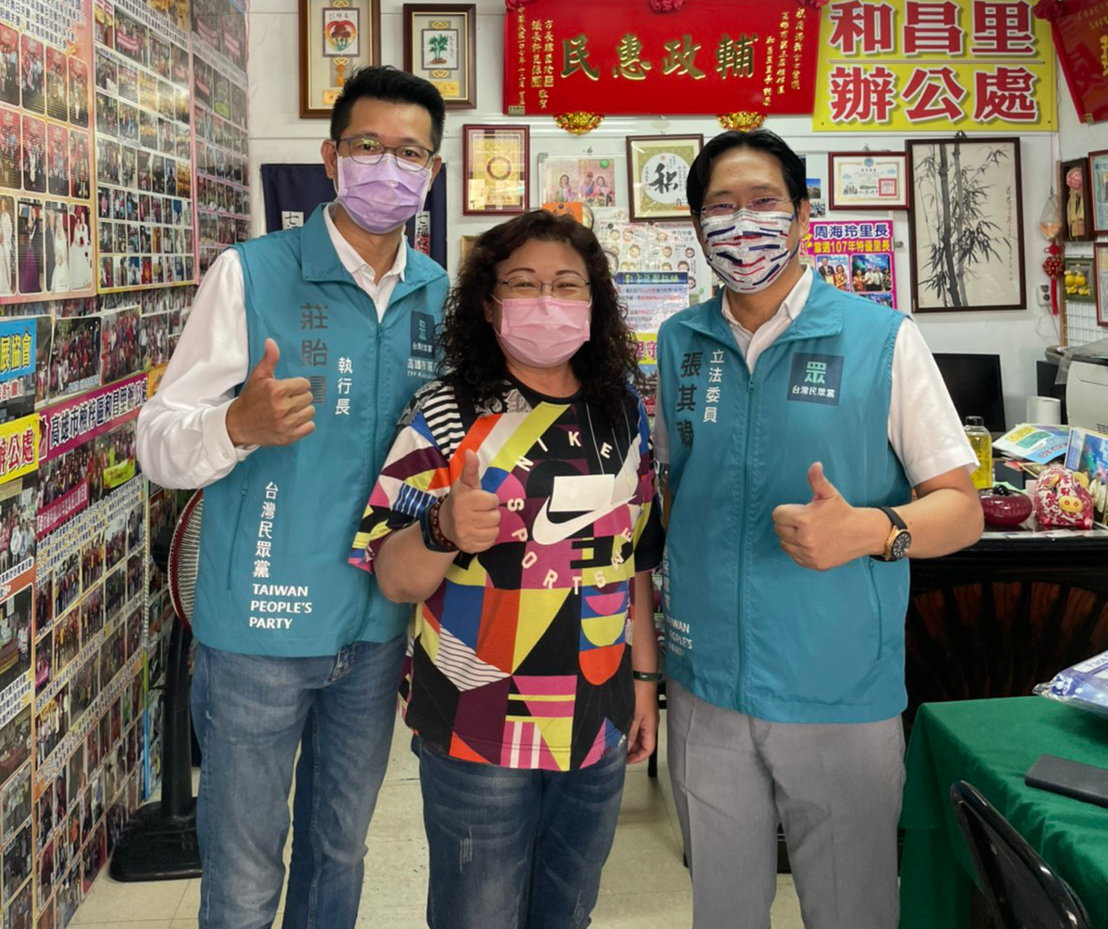 張其祿(右)憂微解封成為防疫破口。 圖：民眾黨高市黨部提供