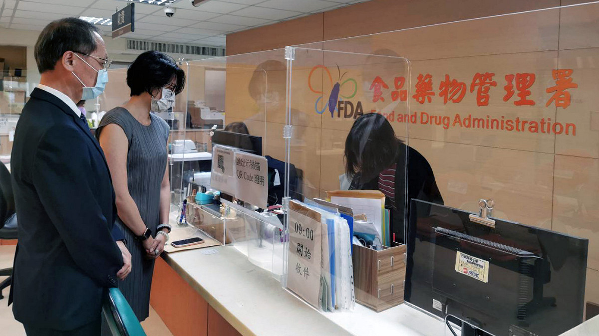 慈濟基金會採購BNT疫苗最新進展，昨已與政府完成必要法律文件的簽署。 圖：慈濟基金會／提供（資料照）