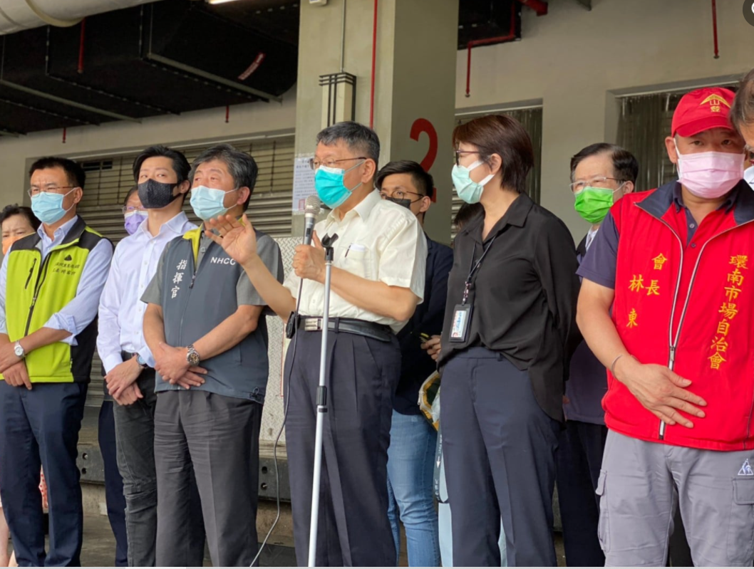 黃珊珊在臉書還原疫情爆發當天，市場與市府同仁處理方式，呼籲做事比作秀重要。 圖:黃珊珊臉書