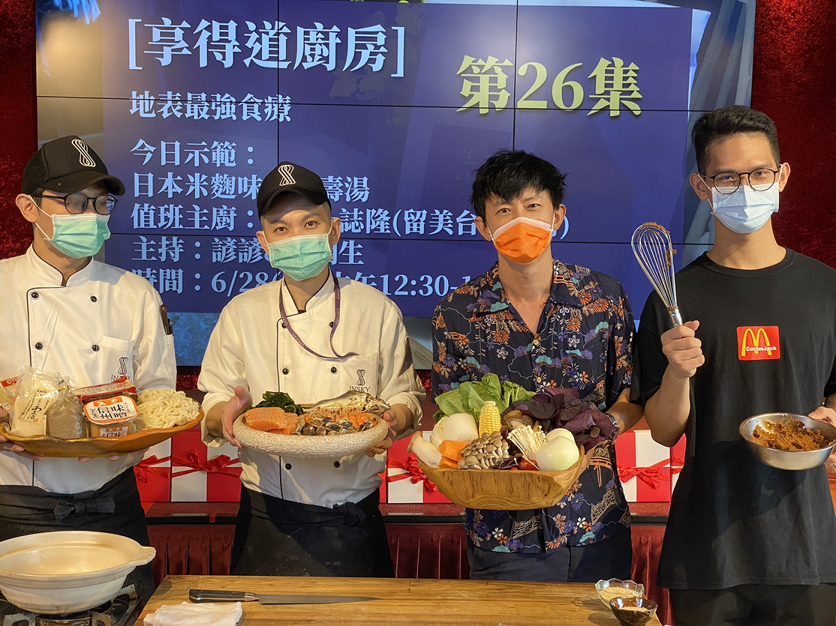星享道酒店的主播化身直播主，透過直播與消費者互動。 圖：星享道酒店/提供