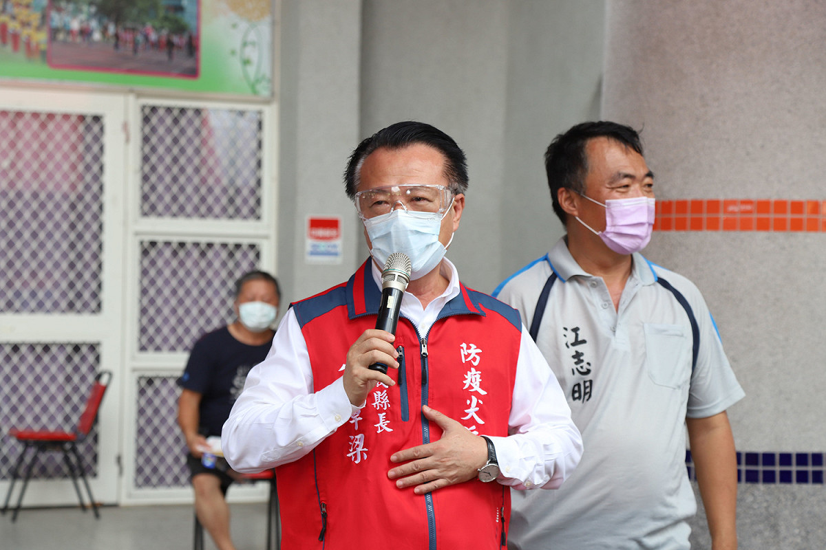 嘉義縣長翁章梁表示，嘉義縣65歲以上長者施打疫苗，火力全開。 圖：嘉義縣政府/提供