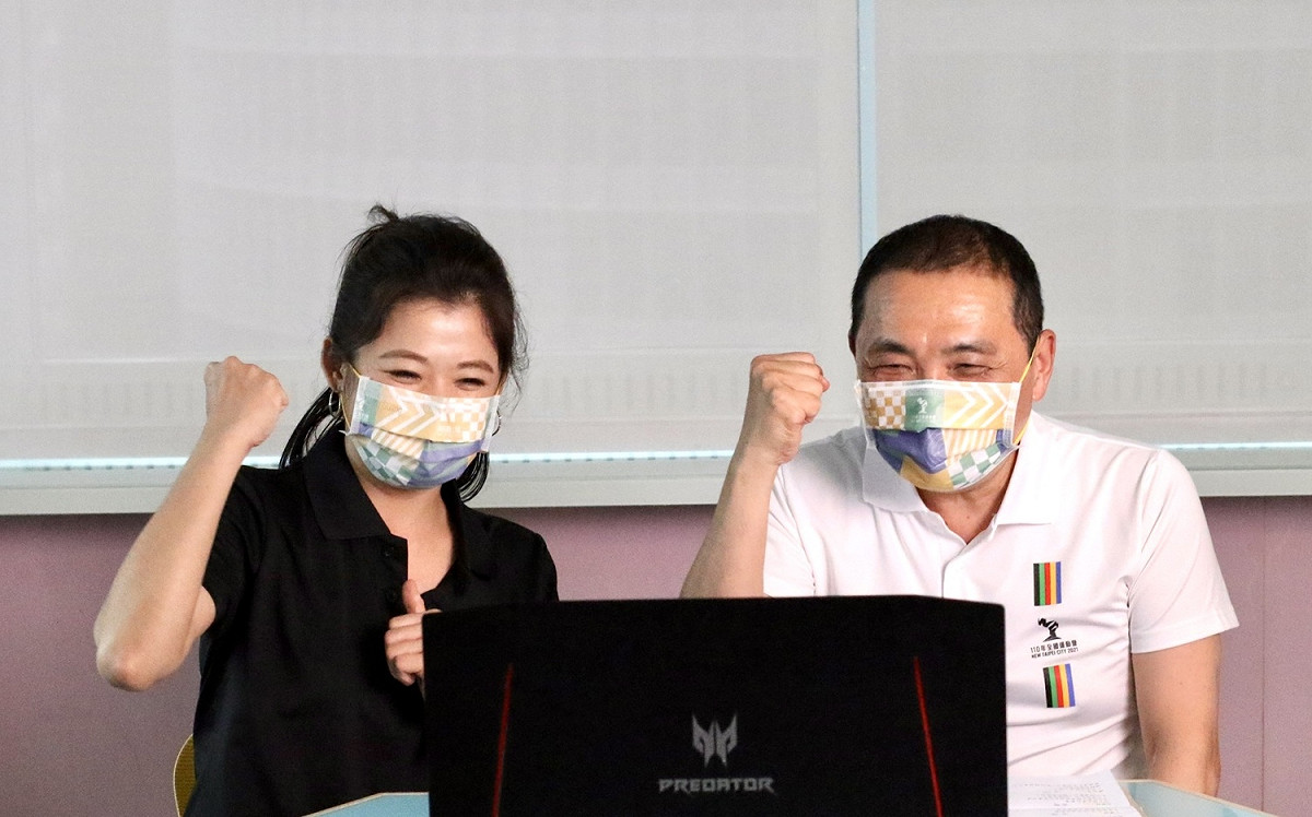 侯友宜透過網路為新北的東奧選手加油。 圖：新北市體育處提供