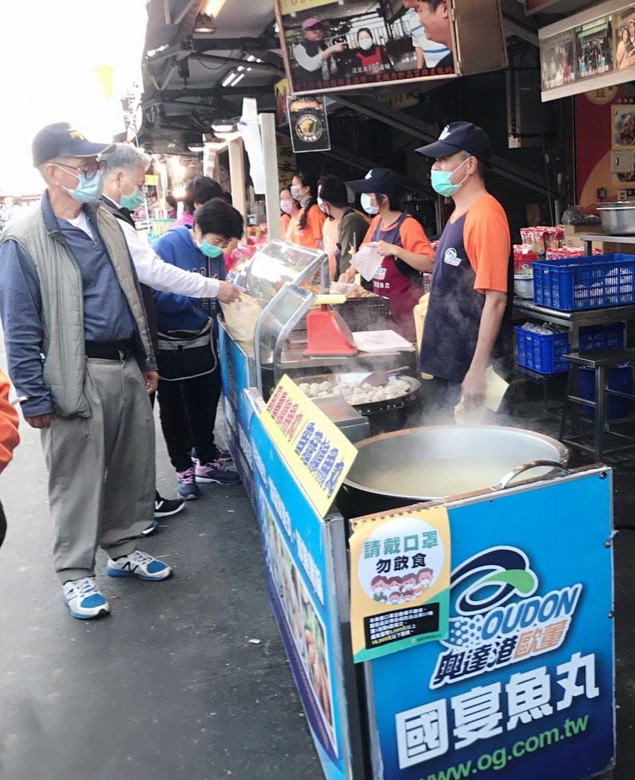 高雄經發局並宣布，市場、夜市也將「有條件」開放內用；圖為興達港魚市場。(示意圖) 圖：高雄市政府提供