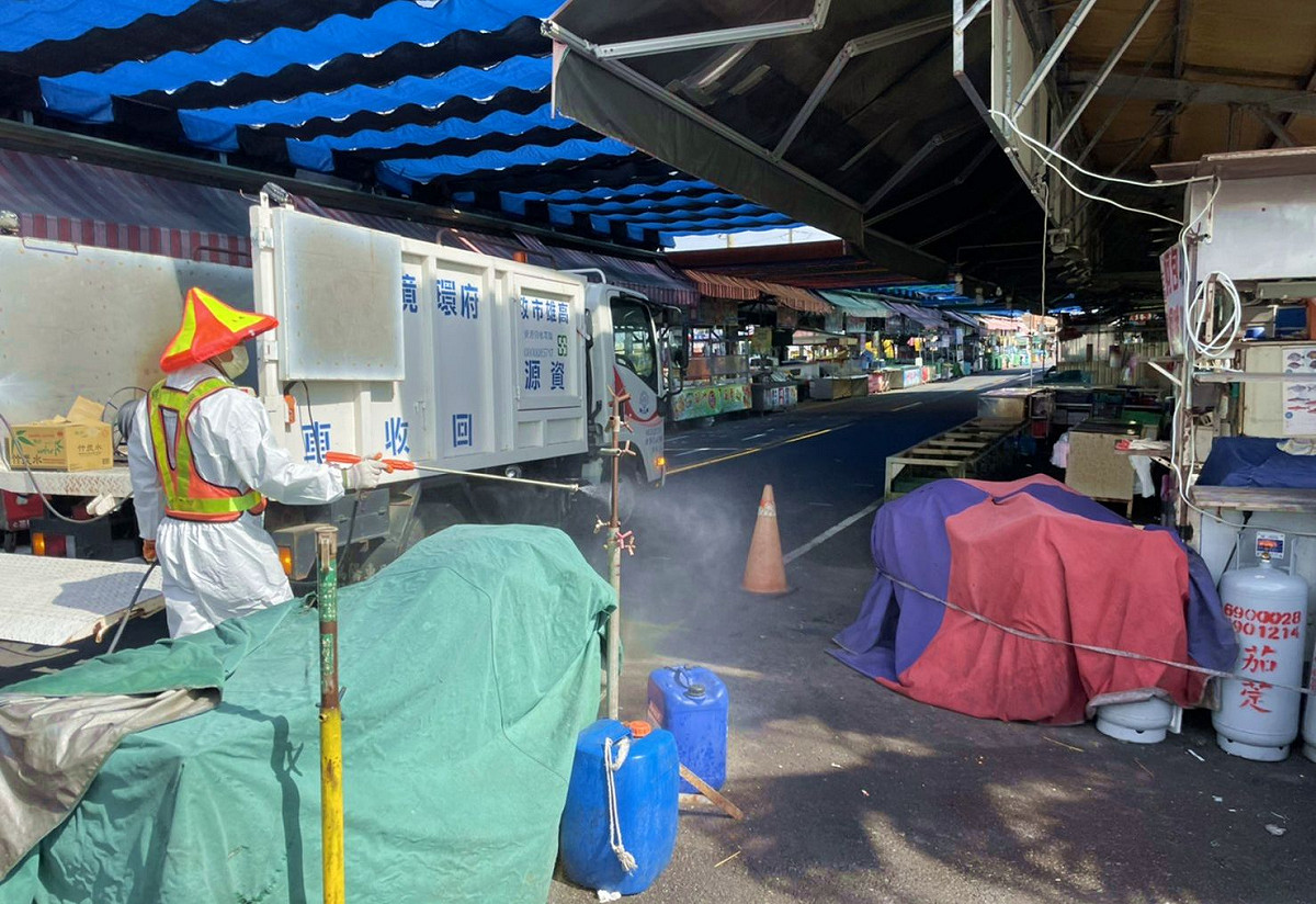 高市府經勒令興達港攤集場休市清消。 圖：高雄市經發局提供