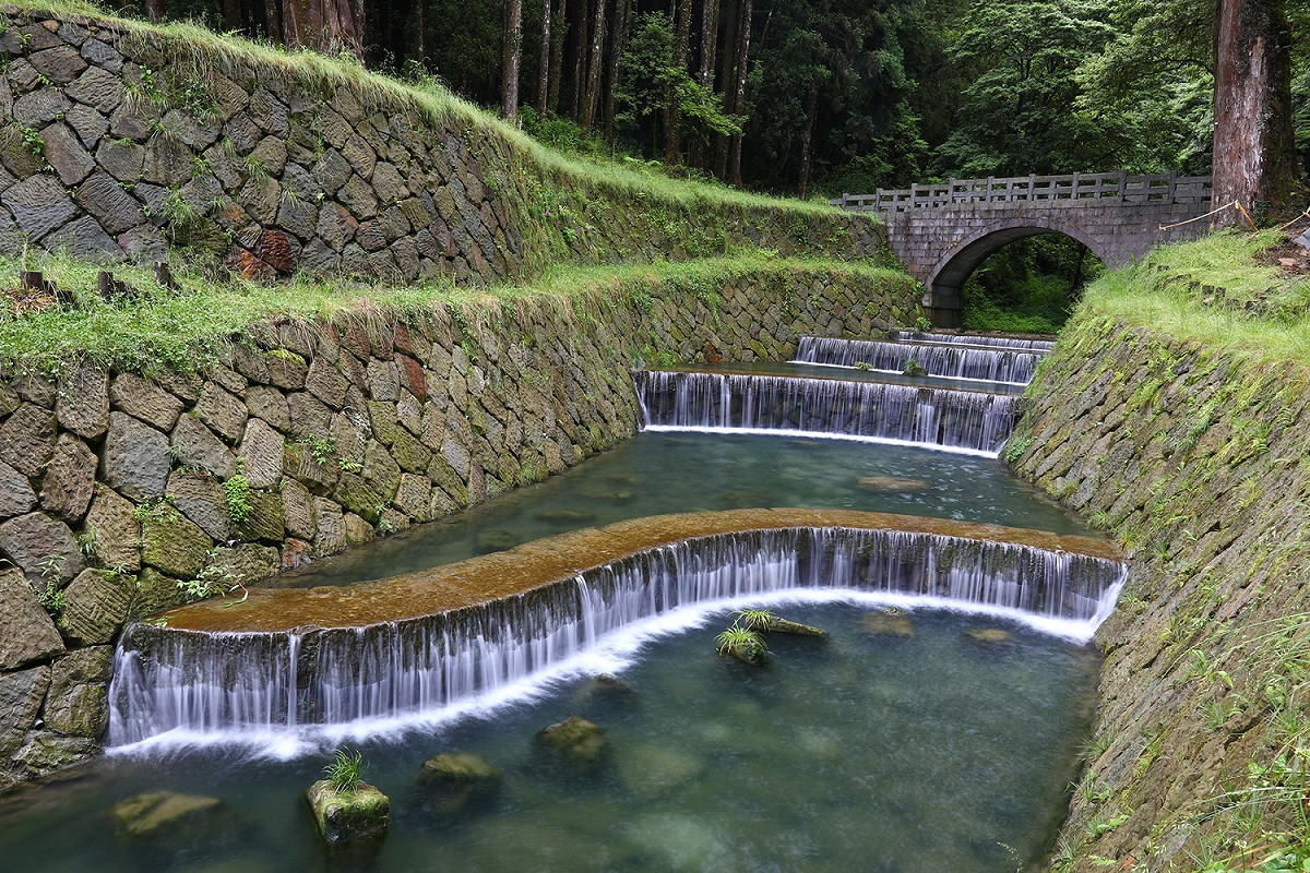 S型固床工穩固河道且具備流線型美感。 圖：嘉義林管處／提供