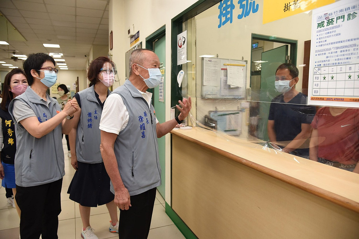 徐耀昌到場視察疫苗施打情形。 圖：取自徐耀昌臉書