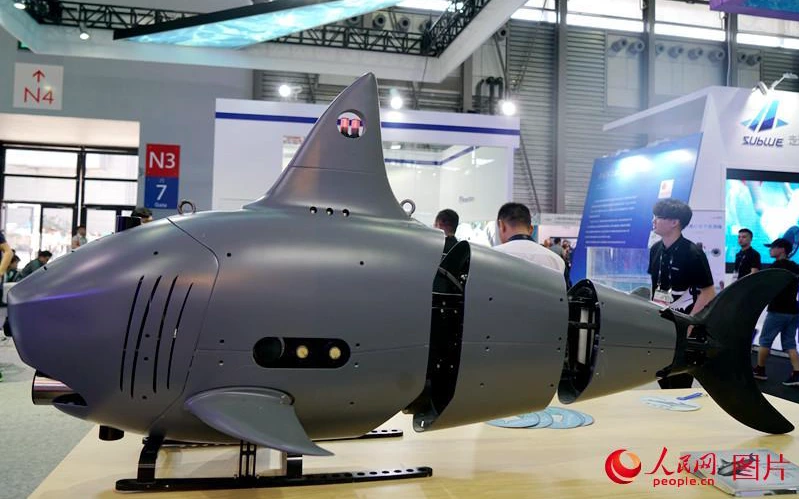 中國大陸「機器鯊魚」仿生無人潛航器。 圖：翻攝人民網