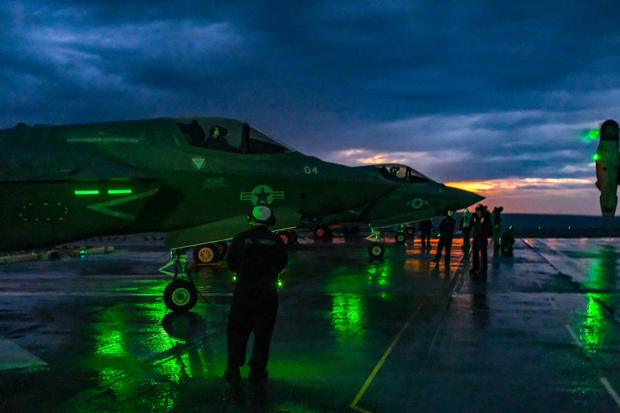 第121海軍戰鬥機攻擊中隊(VMFA-121)，12日晚間在「美利堅號」艦上慶祝登上航艦80週年 圖：翻攝31stMEU推特