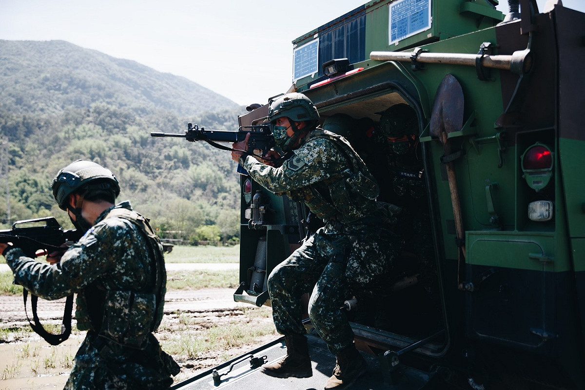 有媒體報導，由於兩岸情勢緊張，為預防共軍犯台，美國要求國防部軍醫局預醫所開發生物戰劑，對此，國防部今(9)日澄清。（示意圖） 圖：翻攝中華民國陸軍臉書（資料照片）