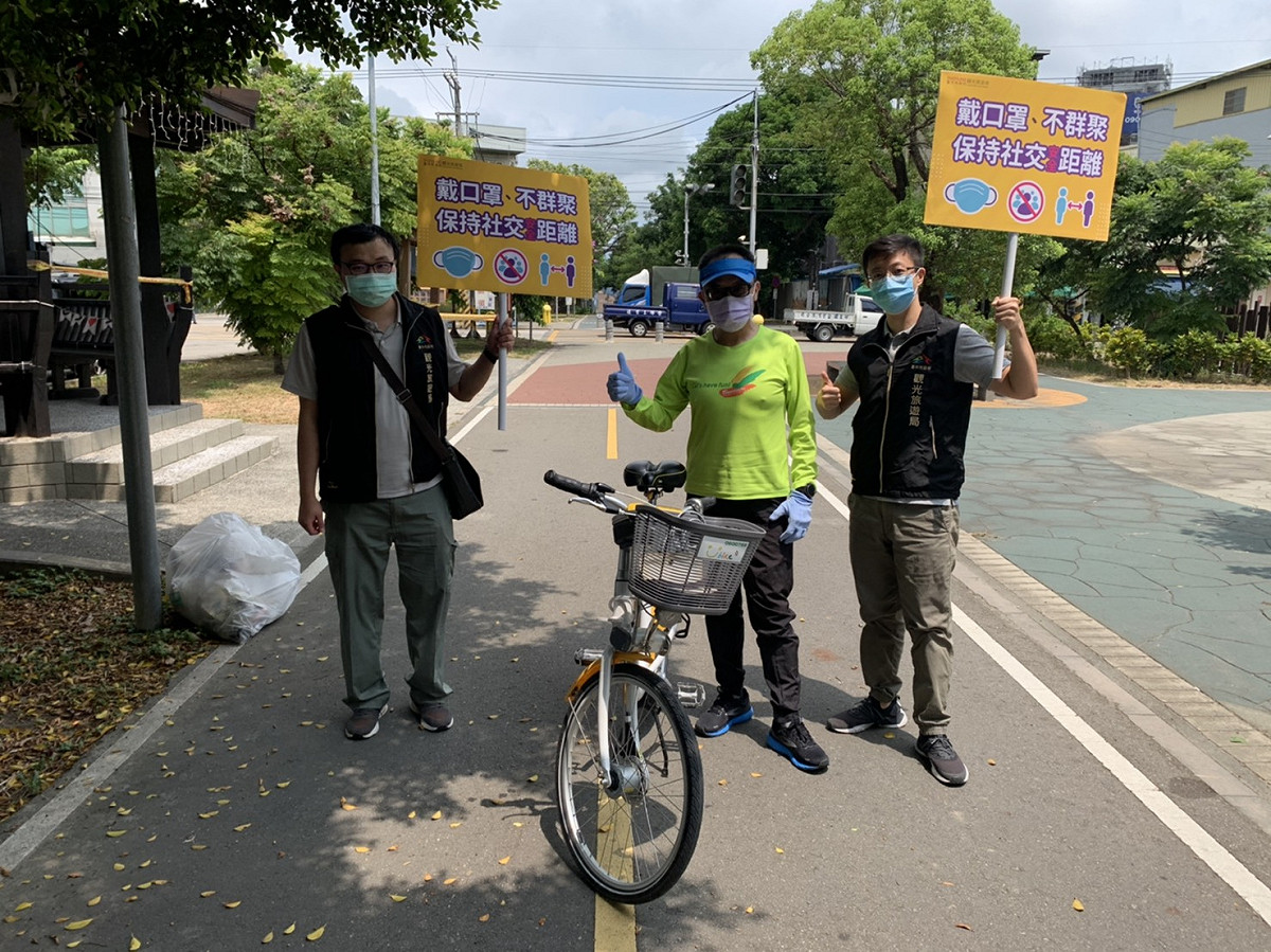 中市府出動「台中景點疏導隊」加強宣導。 台中市政府/提供
