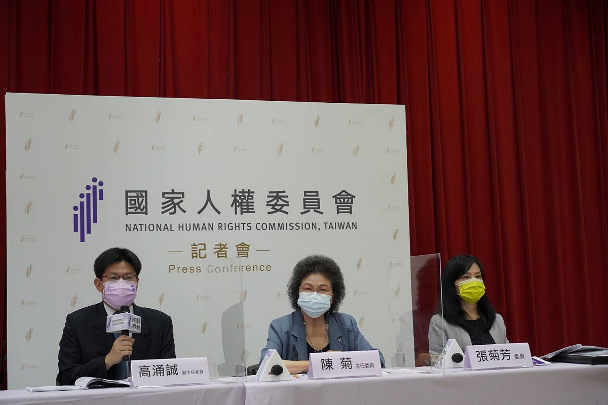 國家人權委員會副主委高涌誠、主委陳菊、委員張菊芳（由左至右）。 圖：國家人權委員會提供