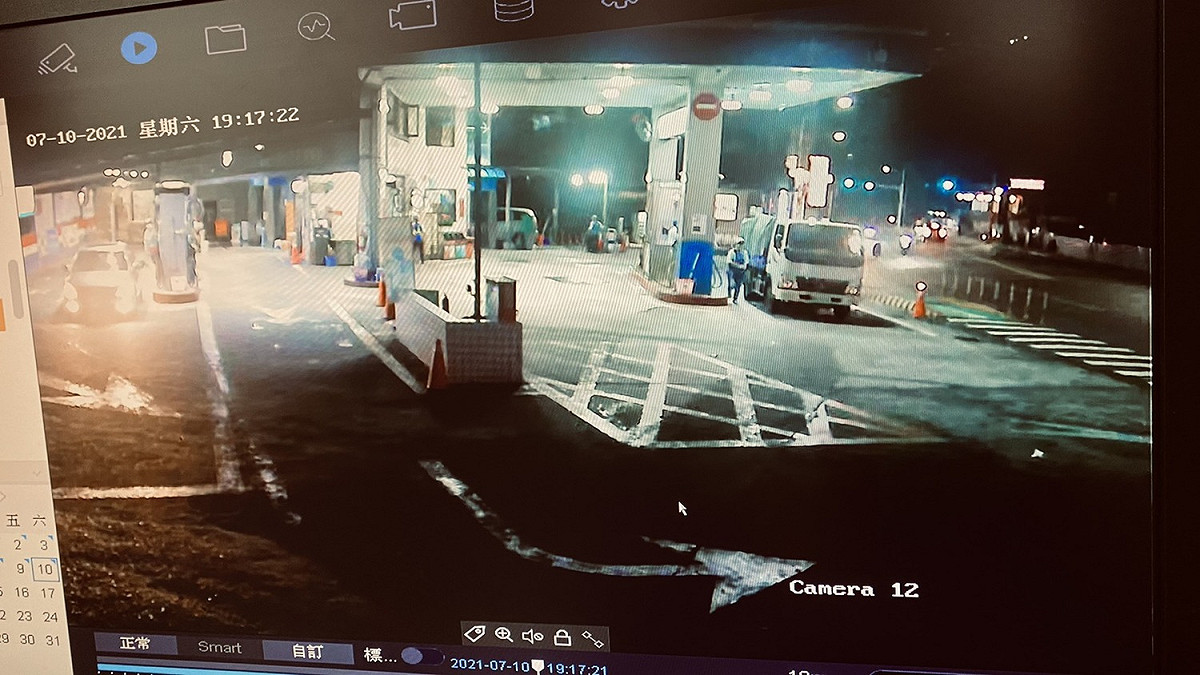 環保局調閱加油站及沿線監視器畫面，逐一比對作案車輛行駛軌跡，查獲該車共載運6車次前往案址棄置