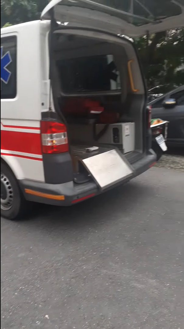 網友打電話叫救護車。 圖：翻攝爆料公社臉書