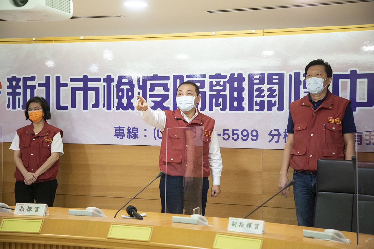 侯友宜表示新北市會繼續戒慎恐懼、謙卑務實的防疫，希望讓市民早日回到正常的生活軌道。 圖：新北市民政局提供