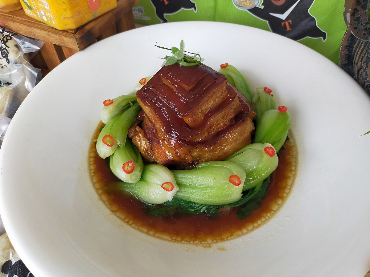 寧菠小館的東坡肉。 唐復年/攝