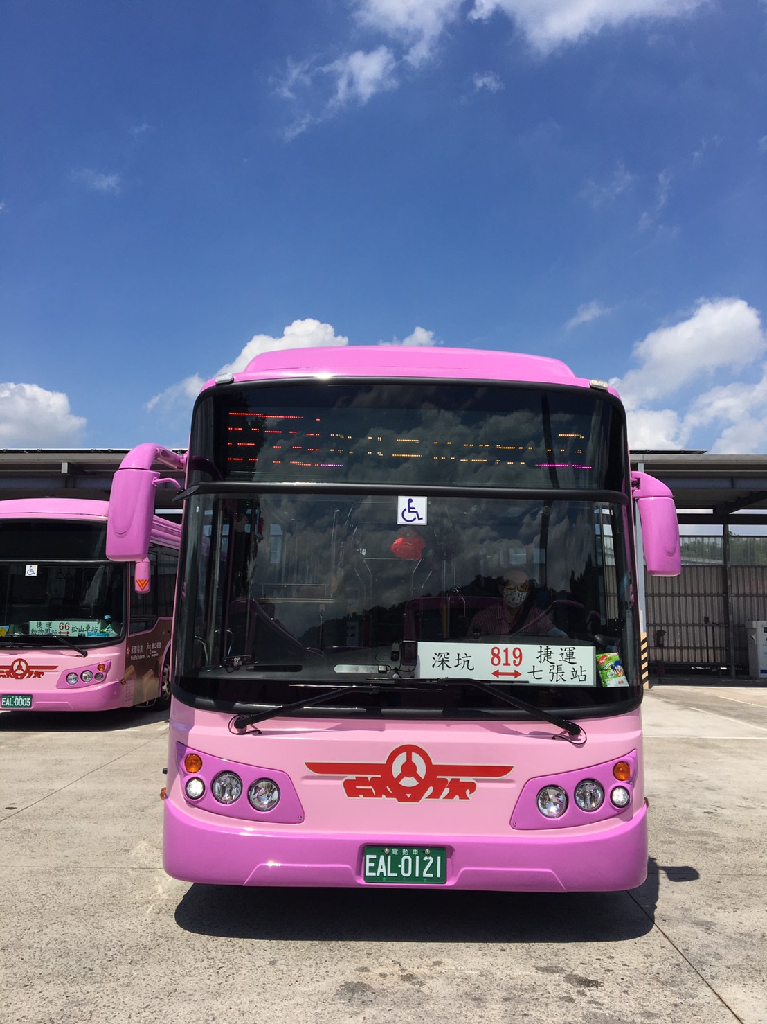 欣欣客運819全線汰換電動公車今上路 圖：新北市交通局提供