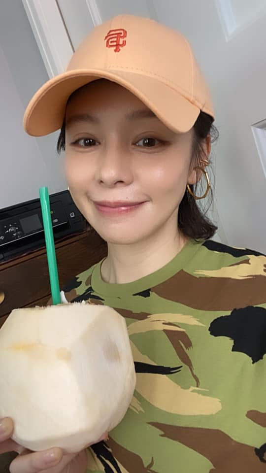 徐若瑄今（15）日PO出和早安少女組前成員一起去泡溫泉的舊照。 圖：翻攝自徐若瑄臉書