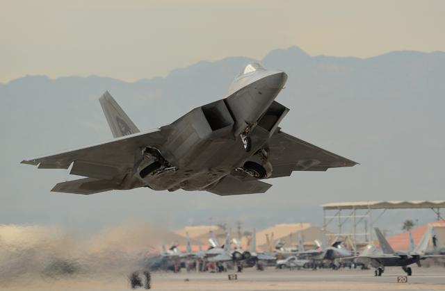 美國空軍夏威夷國民警衛隊第154聯隊199飛行中隊的F-22戰機。 圖：翻攝陸網觀察者網