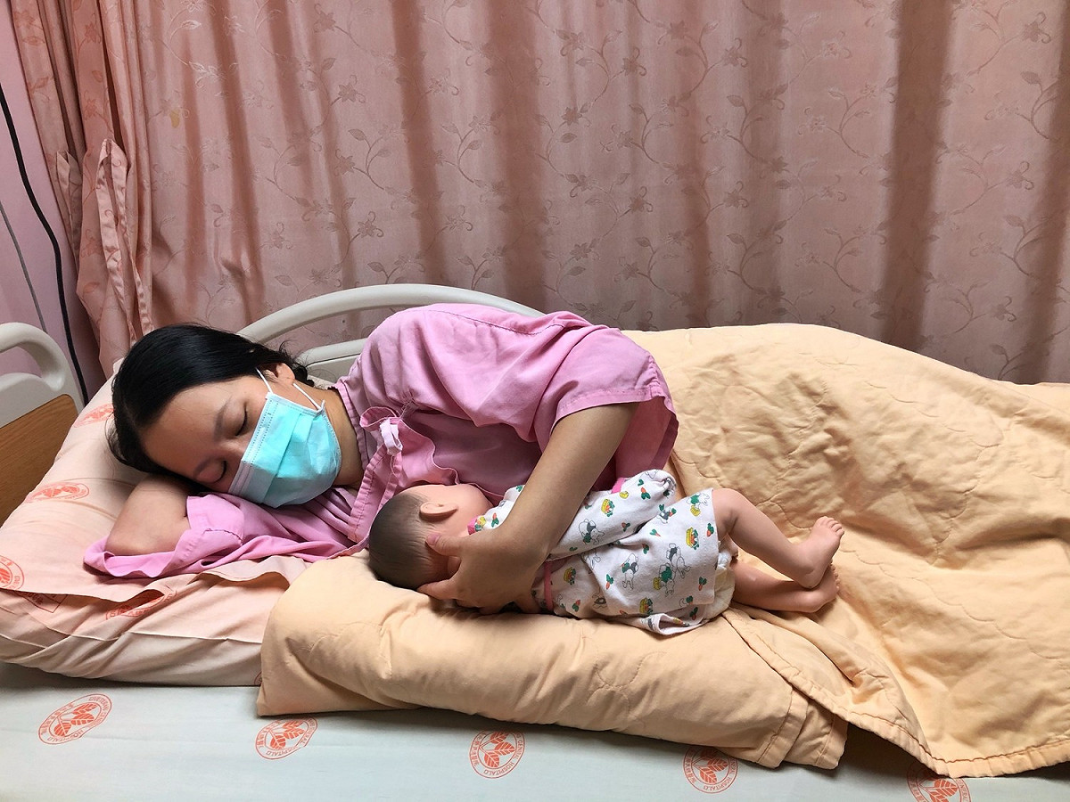 國建署建議染疫媽媽在遵守3W的衛生良好下，仍可繼續哺育母乳。 圖：取自臺北榮民總醫院網站