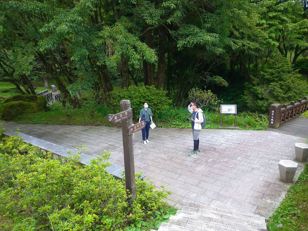 遊客佩戴口罩遊園。 圖：林務局／提供