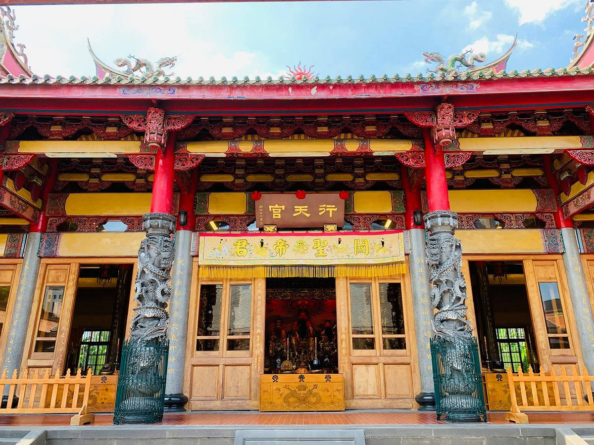 台北市行天宮17日微解封，開放民眾入廟參拜。 圖：翻攝自行天宮五大志業臉書