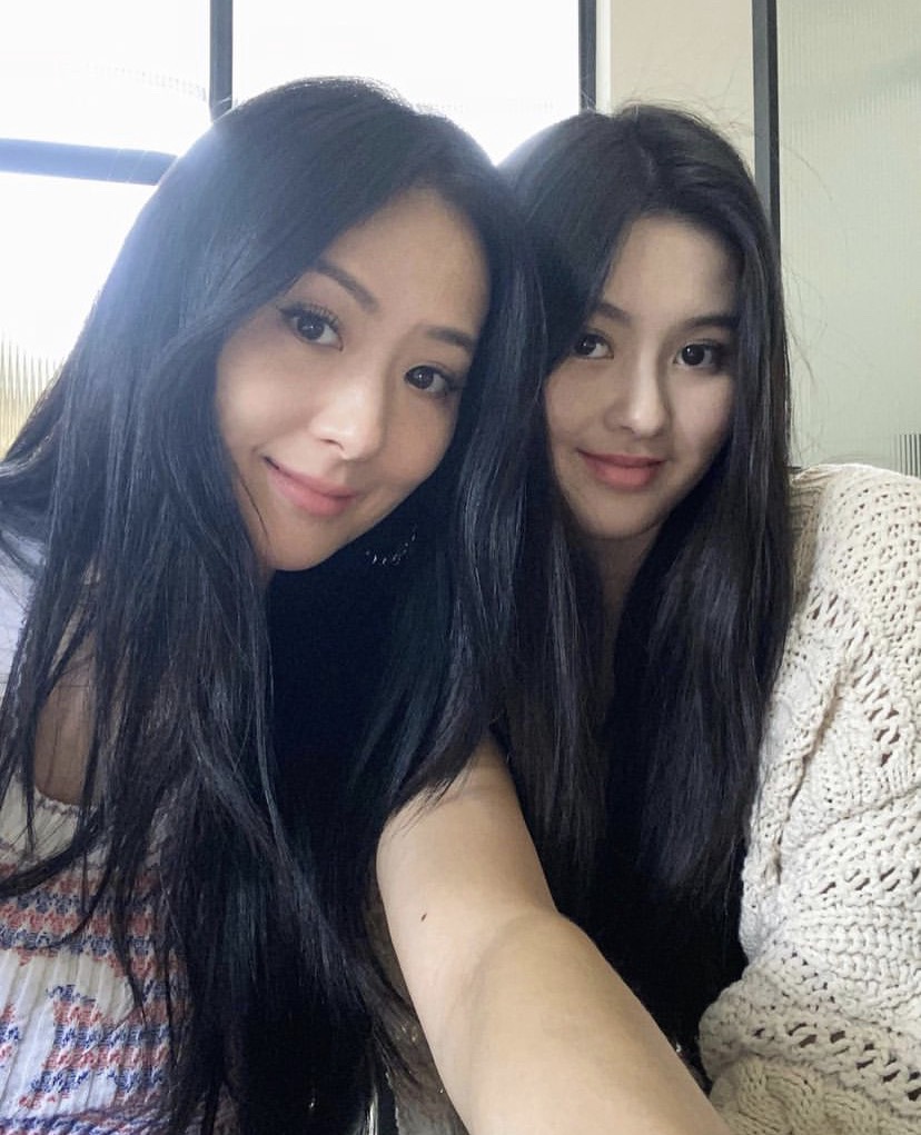 孫芸芸(左)和21歲愛女廖思惟(右)擁有超高顏質。 圖：翻攝自IG