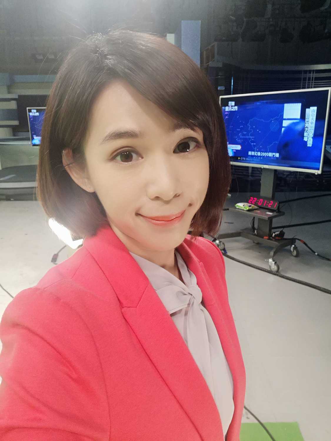 華視主播林彥汝一家三口確診，染疫的婆婆也在住院59天後病逝，丈夫和公公也留下後遺症。 圖：翻攝自林彥汝臉書