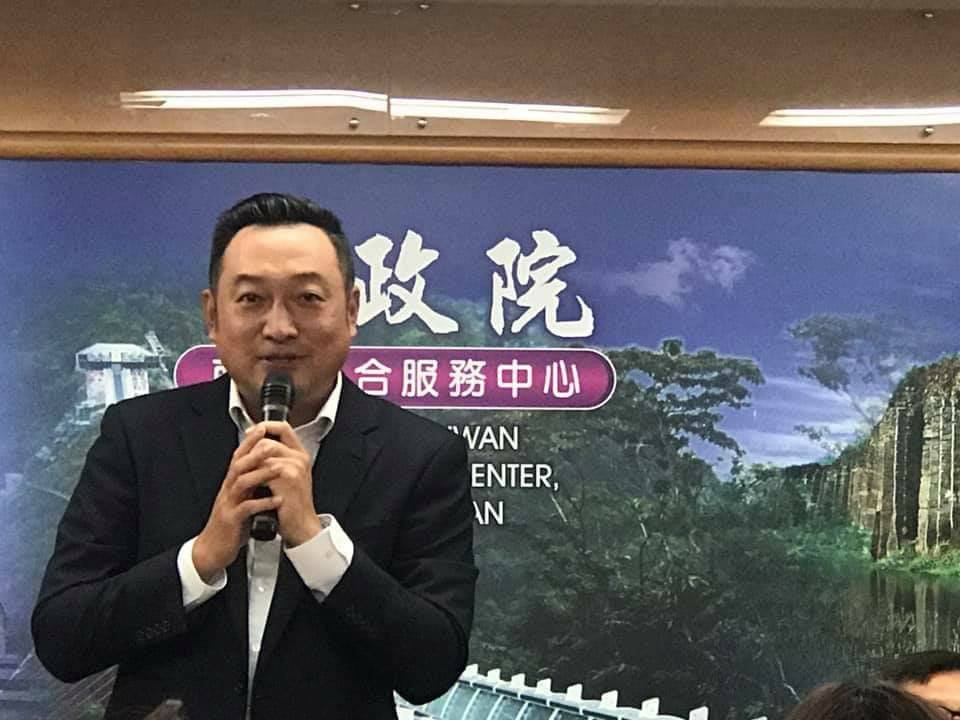 被指涉及/13日餐廳群聚的陳政聞，今(18)日晚間宣布即日起辭去政院南部聯合服務中心執行長職務。 圖：翻攝臉書（資料照）